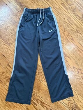 Boy’s Nike Dri-Fit Sweatpants/Joggers. Size Small. Like New Condition.